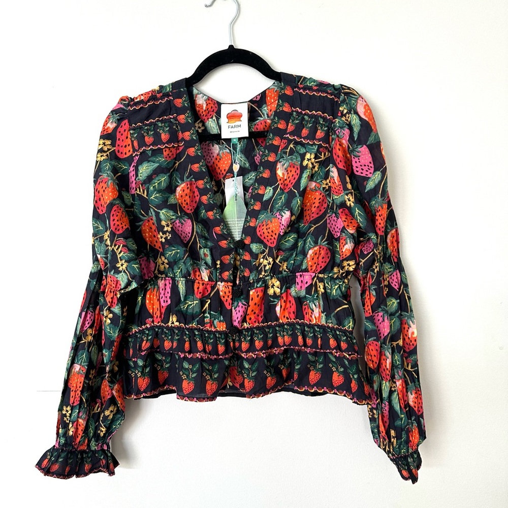 Farm Rio NWT Lady Strawberry Blouse Size Medium